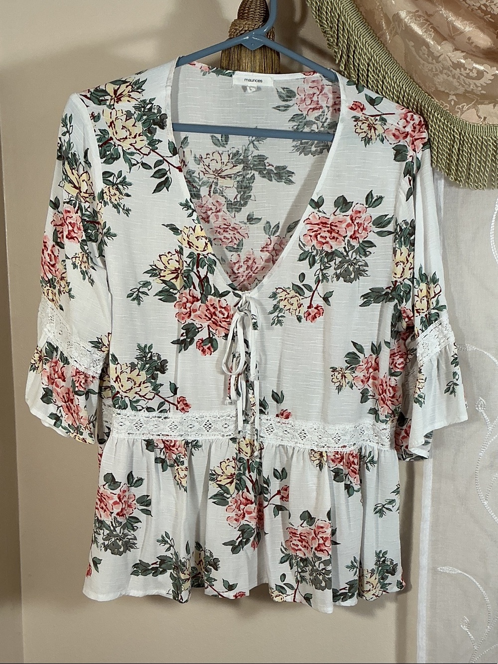 Maurices White Floral Faux Tie-Front Peplum Blouse V-neck Embroidered Sz L Rayon